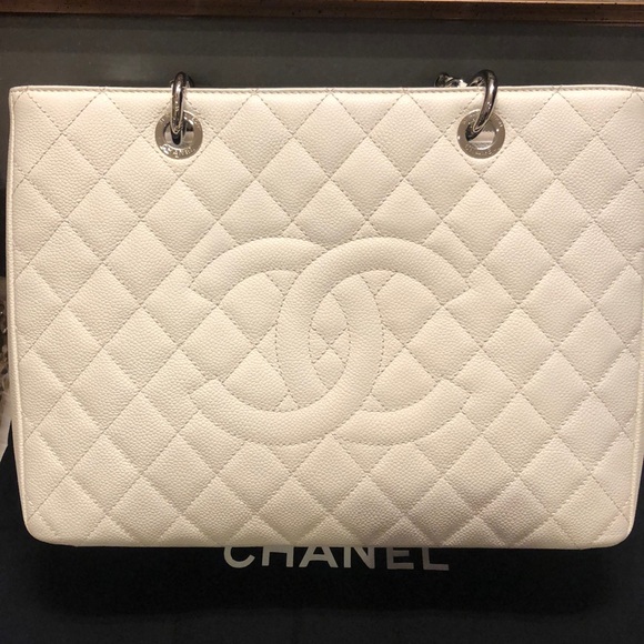 CHANEL Handbags - LARGE WHITE CHANEL TOTE BAG 30CM